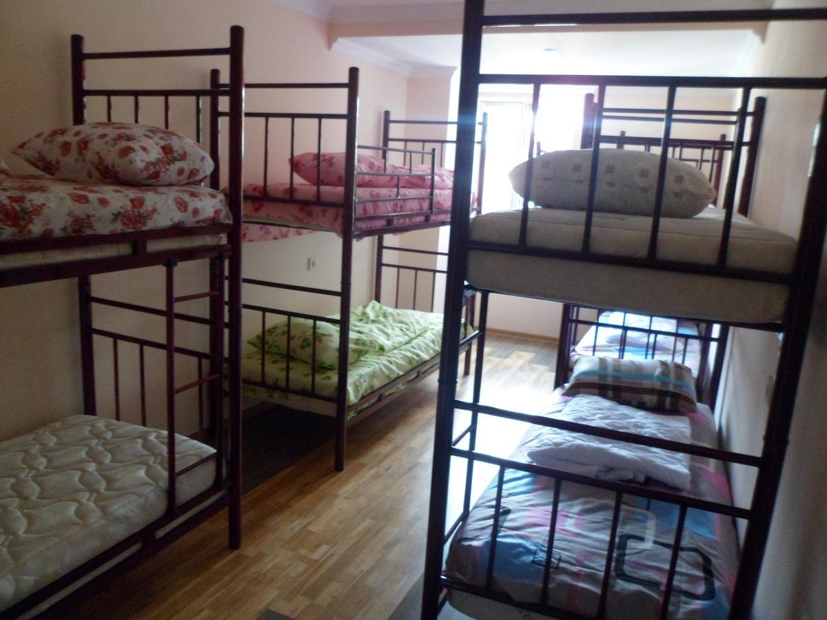 Everyday Cat Hostel Batumi Ngoại thất bức ảnh