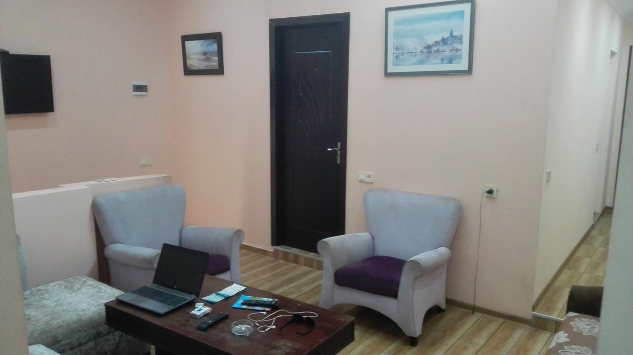 Everyday Cat Hostel Batumi Ngoại thất bức ảnh