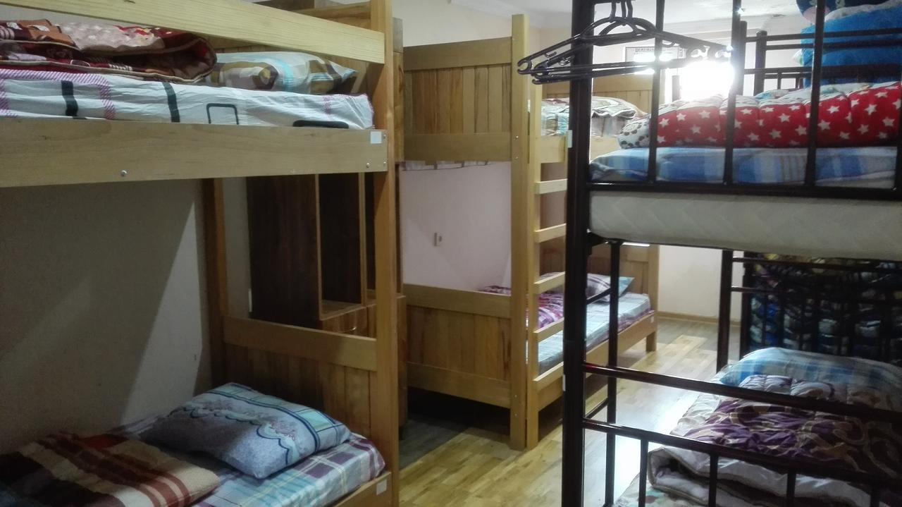 Everyday Cat Hostel Batumi Ngoại thất bức ảnh