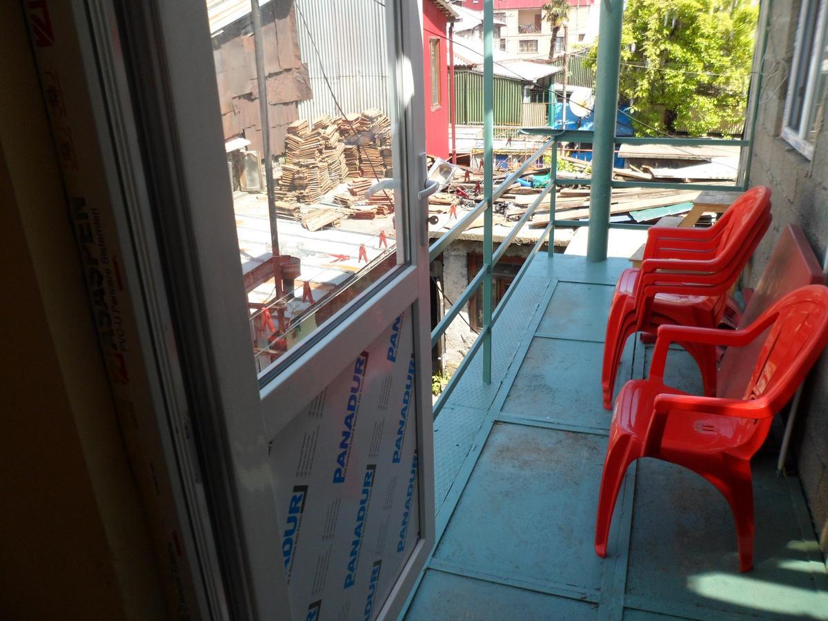 Everyday Cat Hostel Batumi Ngoại thất bức ảnh