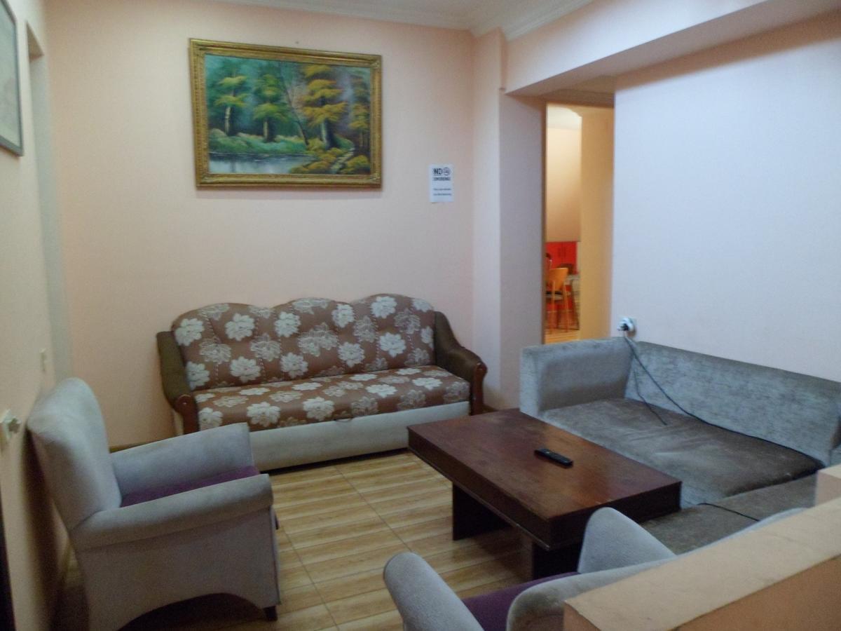 Everyday Cat Hostel Batumi Ngoại thất bức ảnh