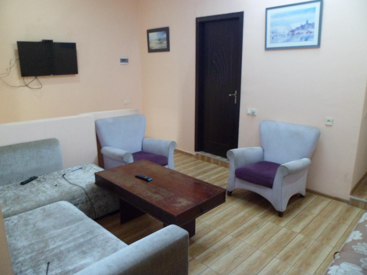 Everyday Cat Hostel Batumi Ngoại thất bức ảnh