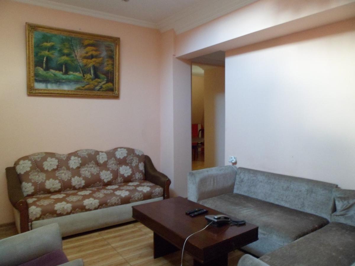 Everyday Cat Hostel Batumi Ngoại thất bức ảnh