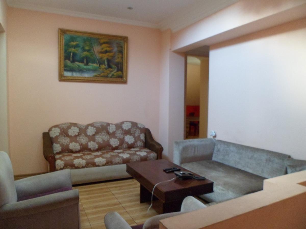Everyday Cat Hostel Batumi Ngoại thất bức ảnh